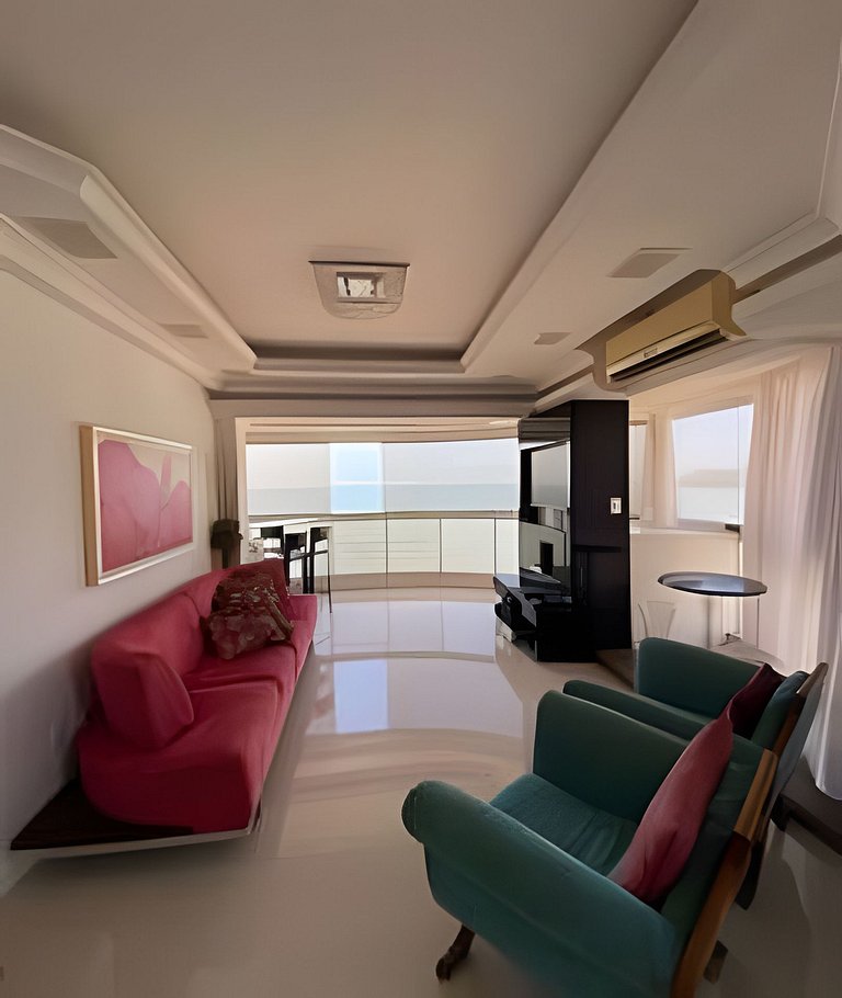 Apartamento frente mar com churrasqueira.