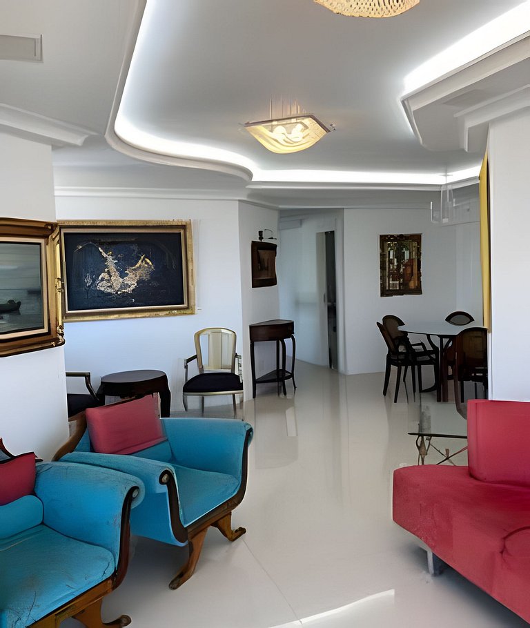 Apartamento frente mar com churrasqueira.