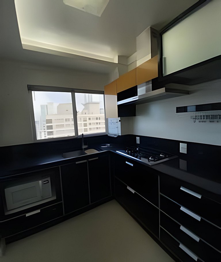Apartamento frente mar com churrasqueira.