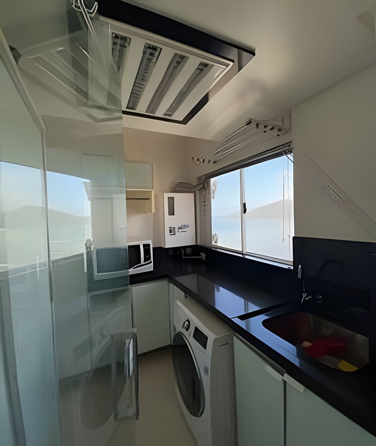 Apartamento frente mar com churrasqueira.