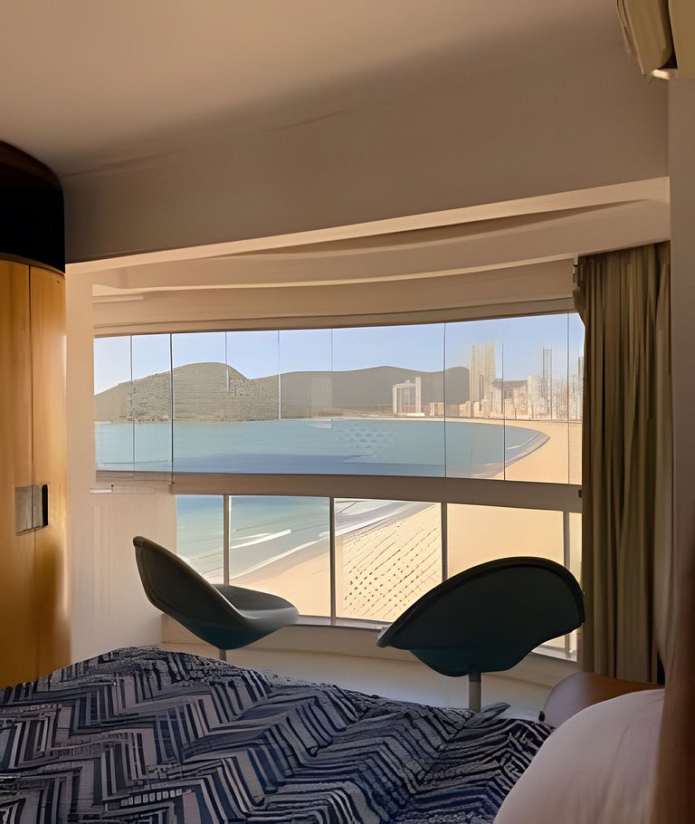 Apartamento frente mar com churrasqueira.