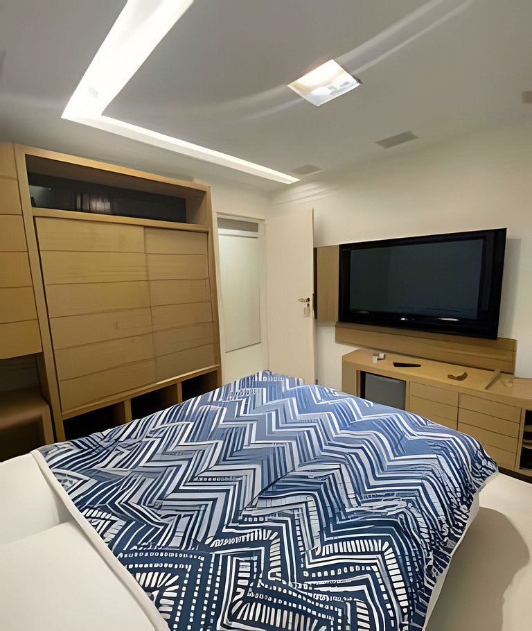 Apartamento frente mar com churrasqueira.