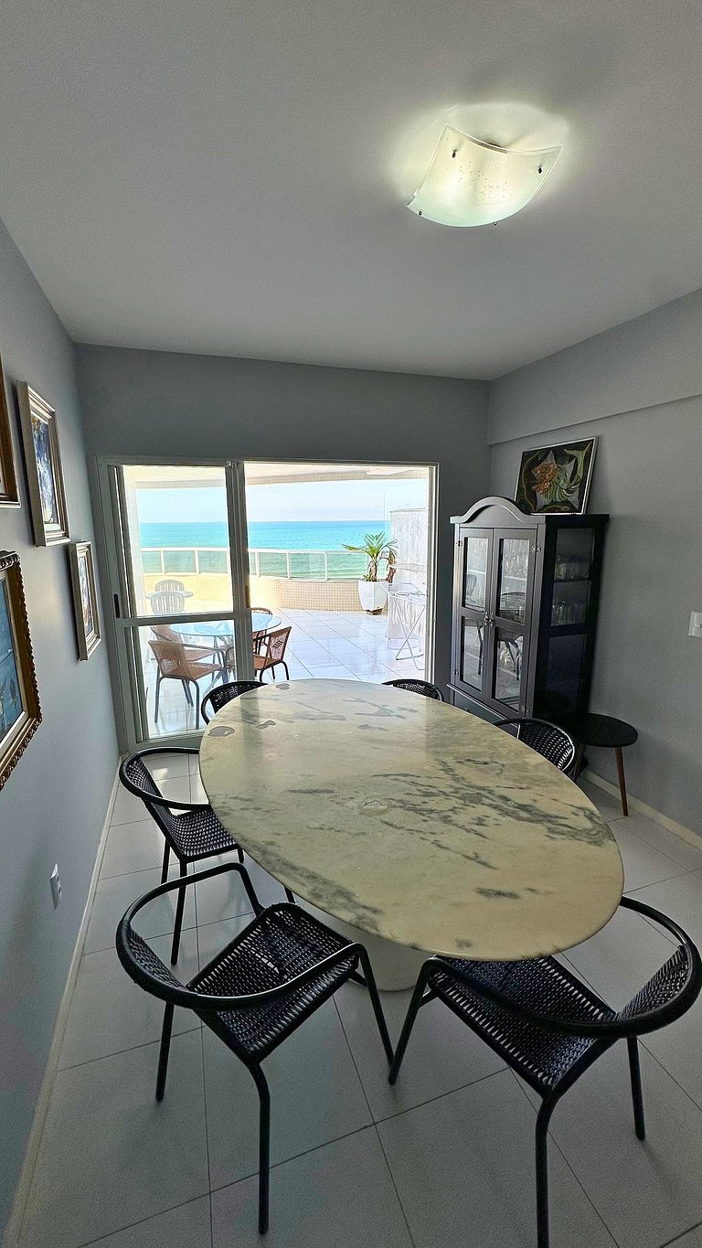 Apartamento Frente Mar na Av. Atlântica