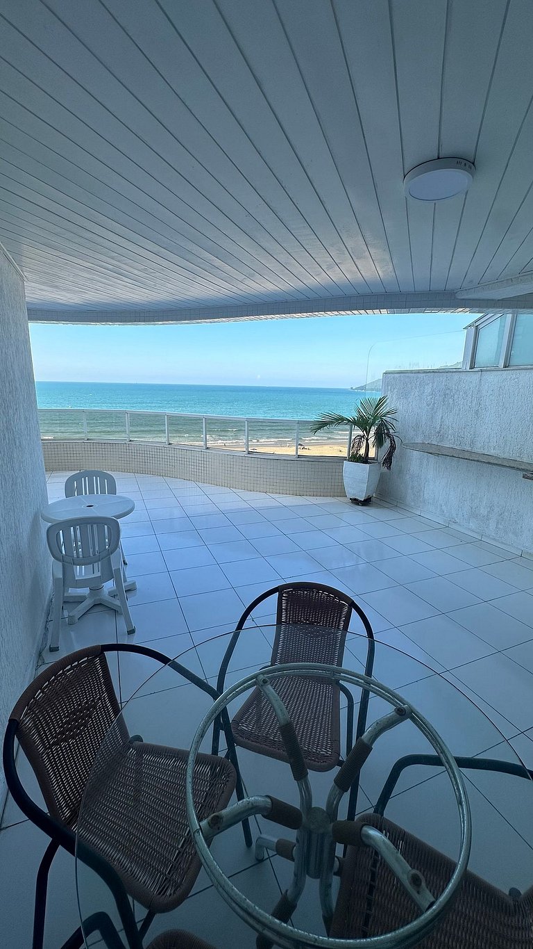 Frente Mar com Churrasqueira, 03 Dorm.