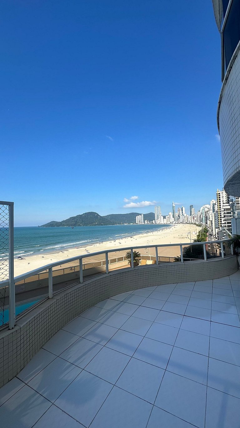 Frente Mar com Churrasqueira, 03 Dorm.