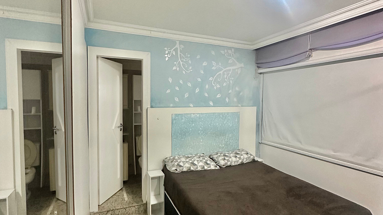 Apartamento quadra mar -- Av Atlantica