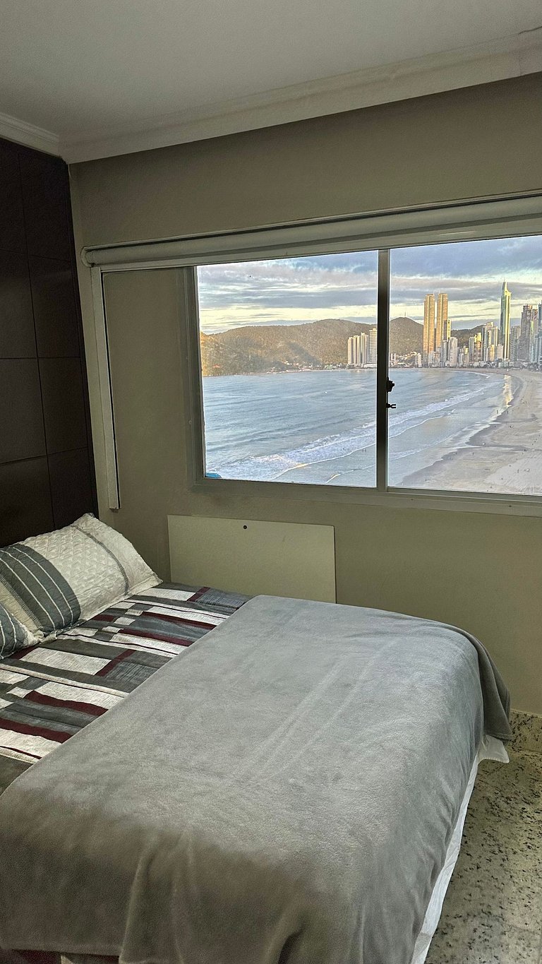 Apartamento com 2 suítes frente mar em balneário camboriú.