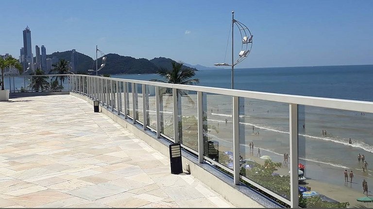 Apartamento com 2 suítes frente mar em balneário camboriú.