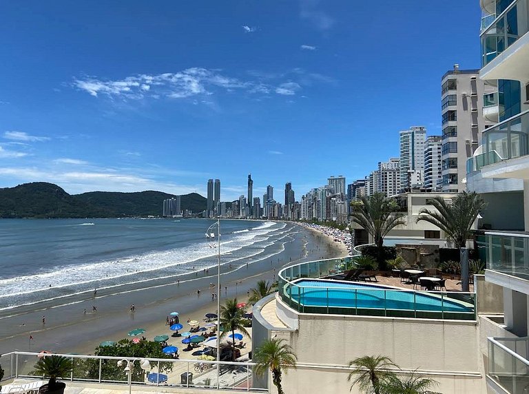 Apartamento com 2 suítes frente mar em balneário camboriú.