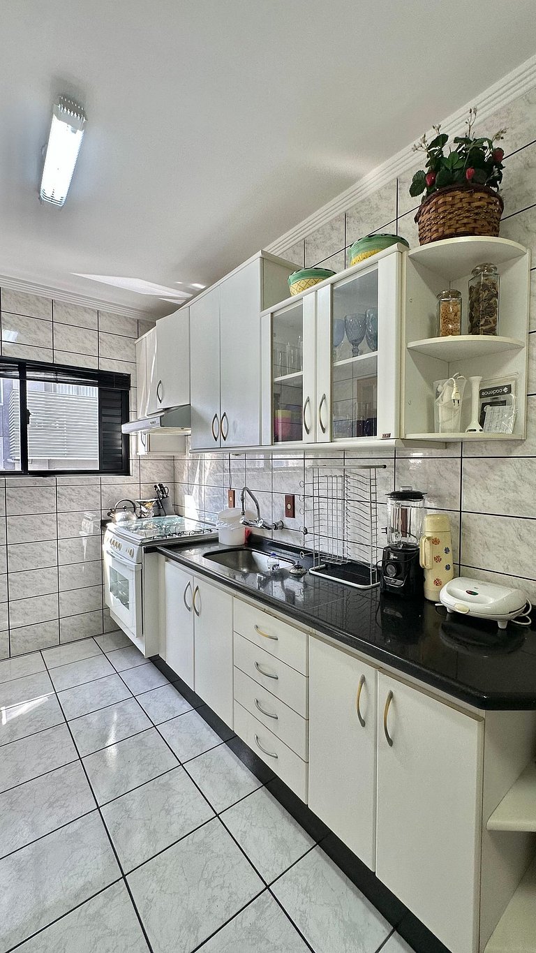 3 Dormitórios Churrasqueira 200m da Praia