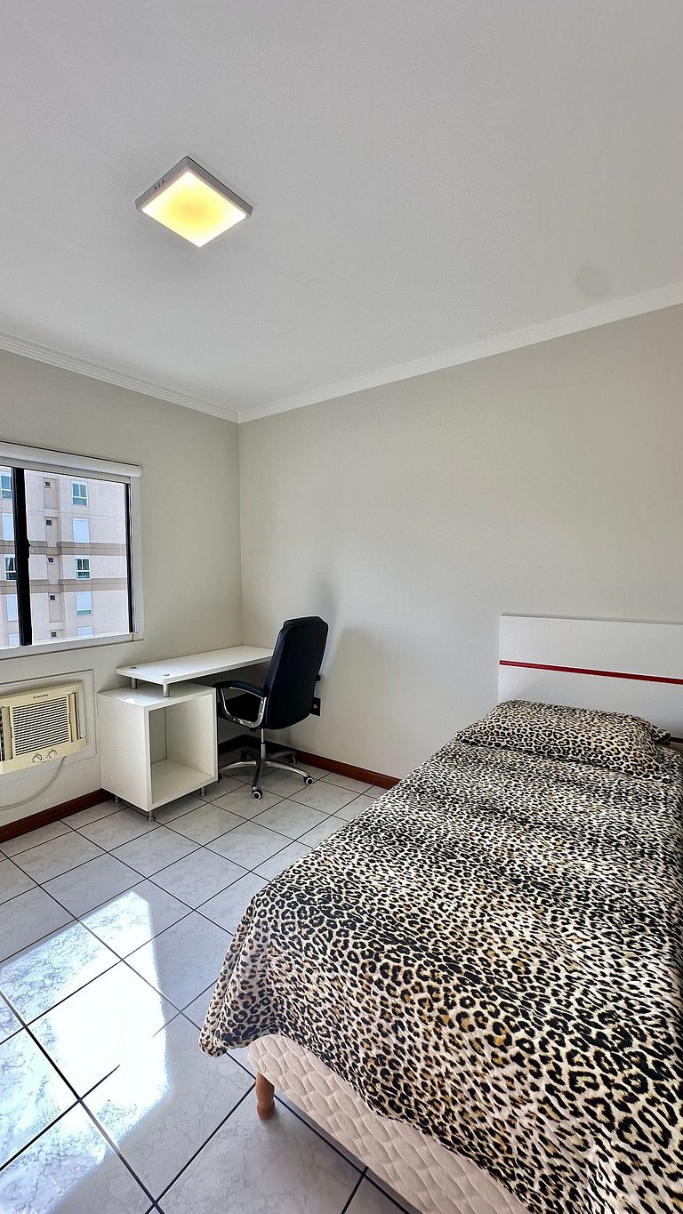 3 Dormitórios Churrasqueira 200m da Praia