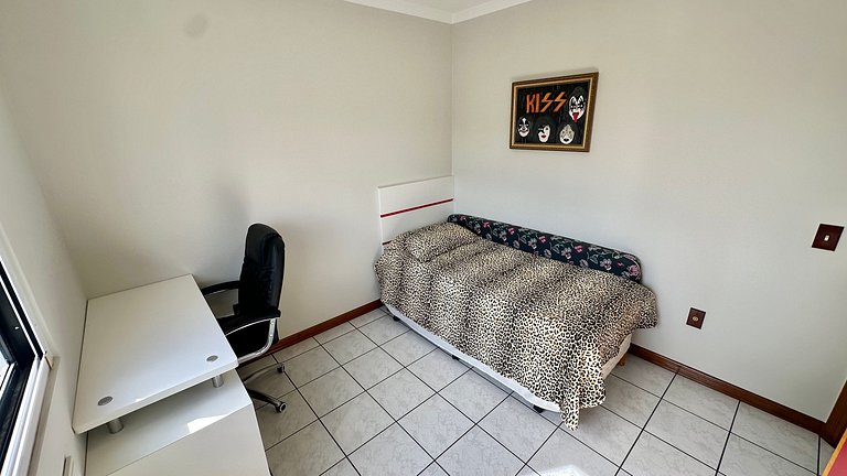 3 Dormitórios Churrasqueira 200m da Praia