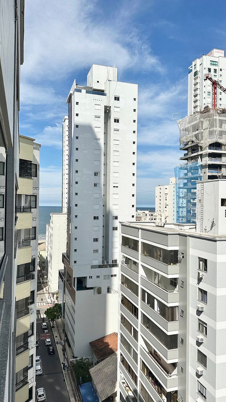 3 Dormitórios Churrasqueira 200m da Praia