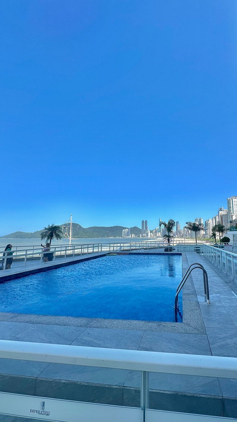 Apartamento com 2 suítes frente mar em balneário camboriú.