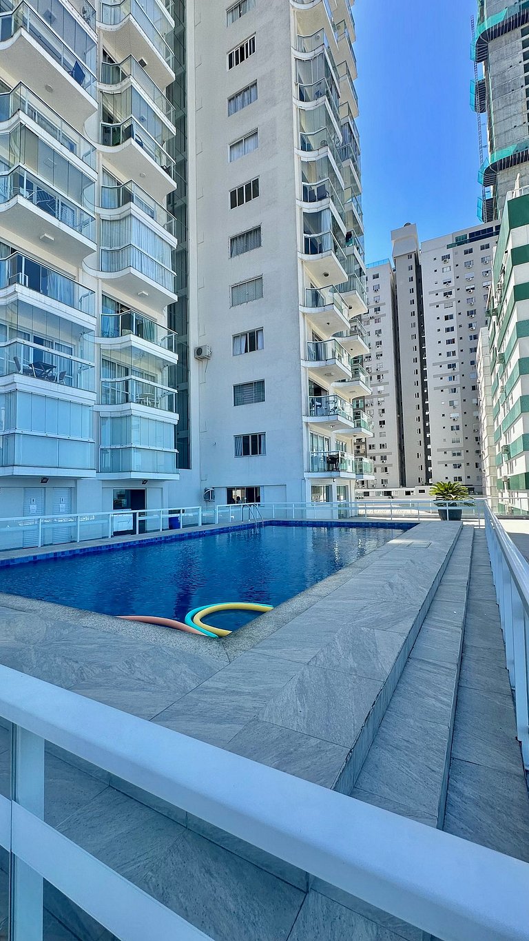 Apartamento com 2 suítes frente mar em balneário camboriú.