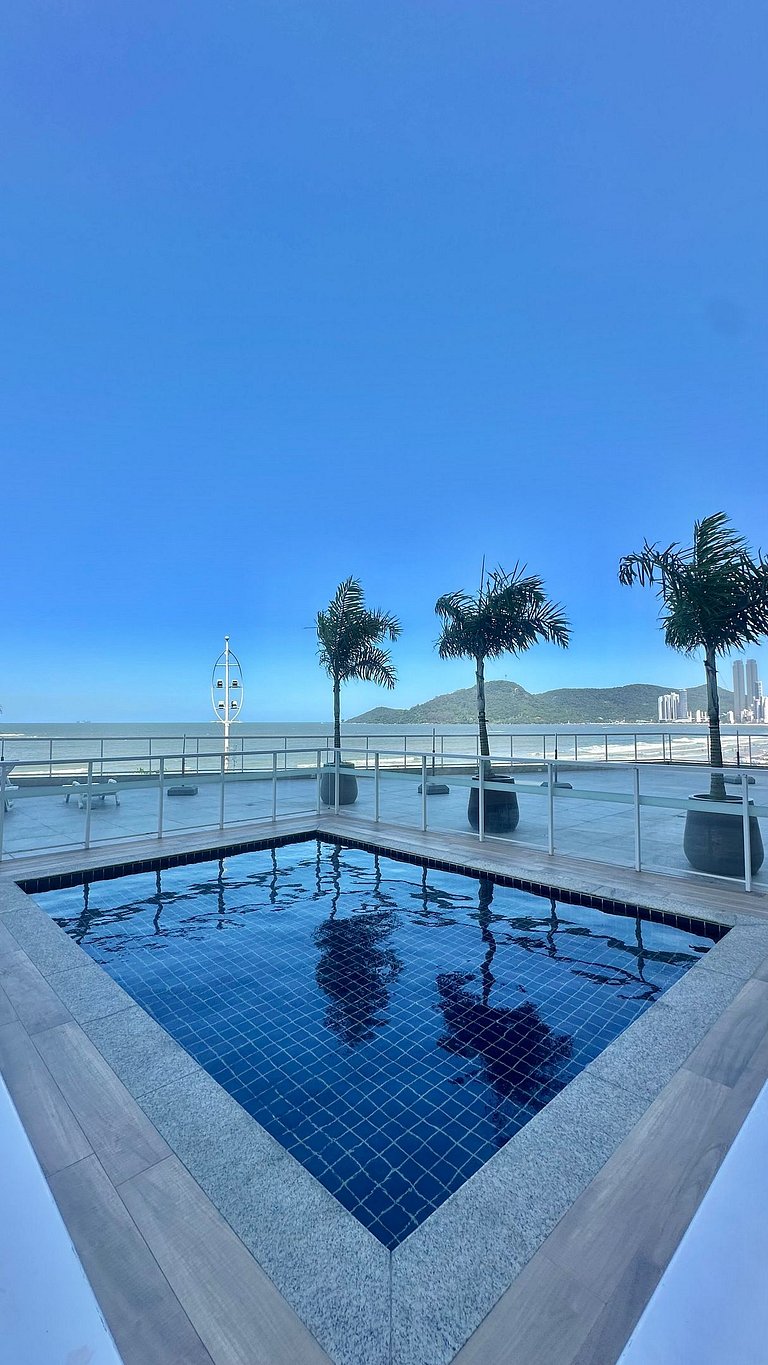 Apartamento com 2 suítes frente mar em balneário camboriú.