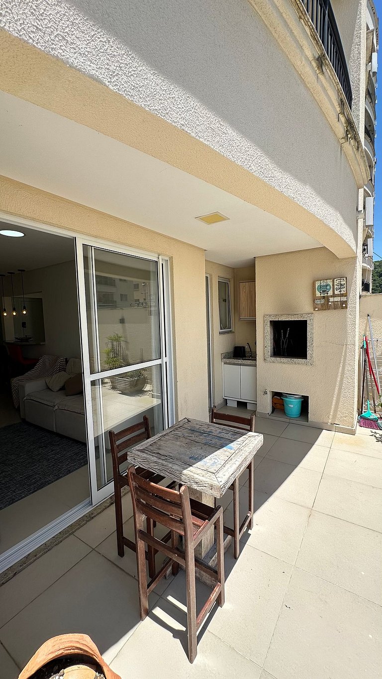 02 Dorm. Sacada com Churrasqueira e Vista para BC