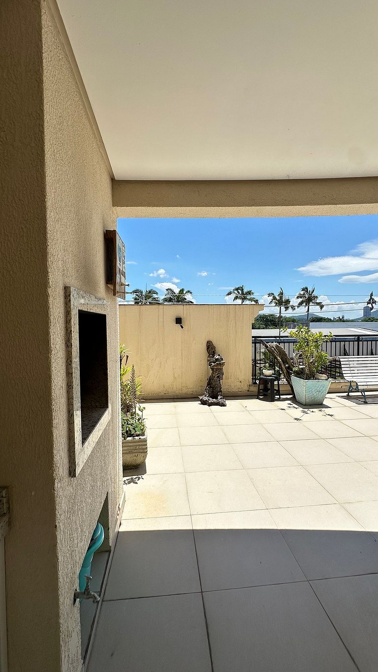 02 Dorm. Sacada com Churrasqueira e Vista para BC