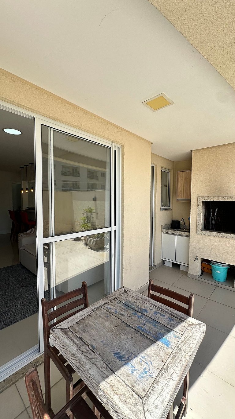 02 Dorm. Sacada com Churrasqueira e Vista para BC