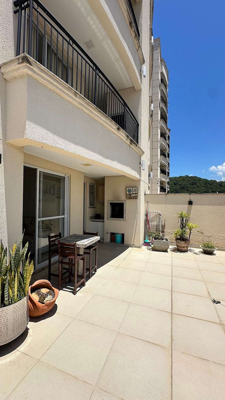 02 Dorm. Sacada com Churrasqueira e Vista para BC