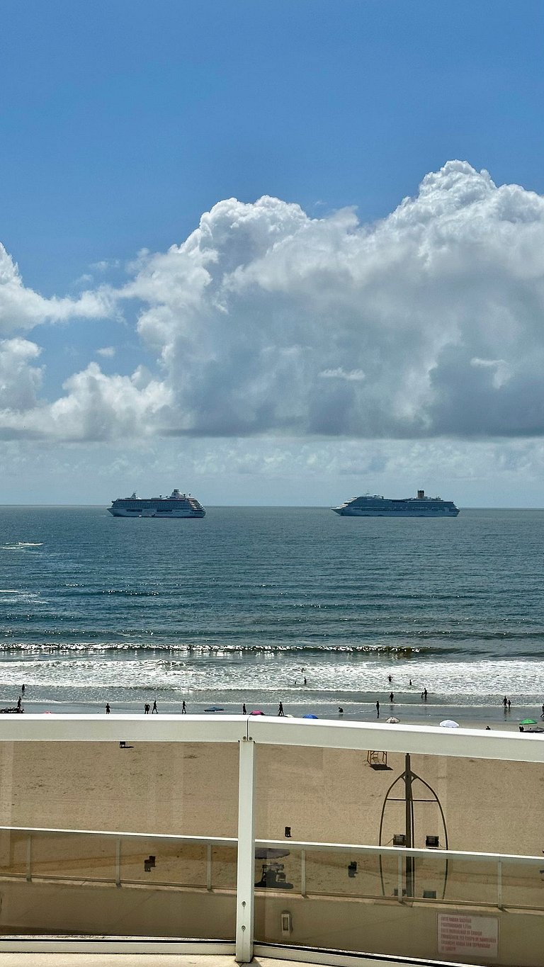 Frente Mar com Churrasqueira - 3 dormitórios