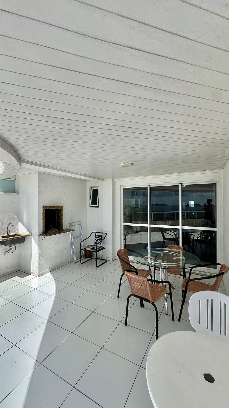 Frente Mar com Churrasqueira - 3 dormitórios