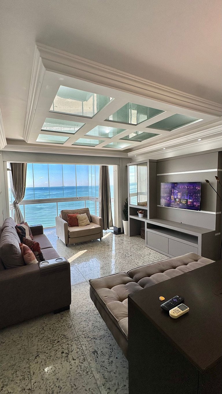 Apartamento com 2 suítes frente mar em balneário camboriú.