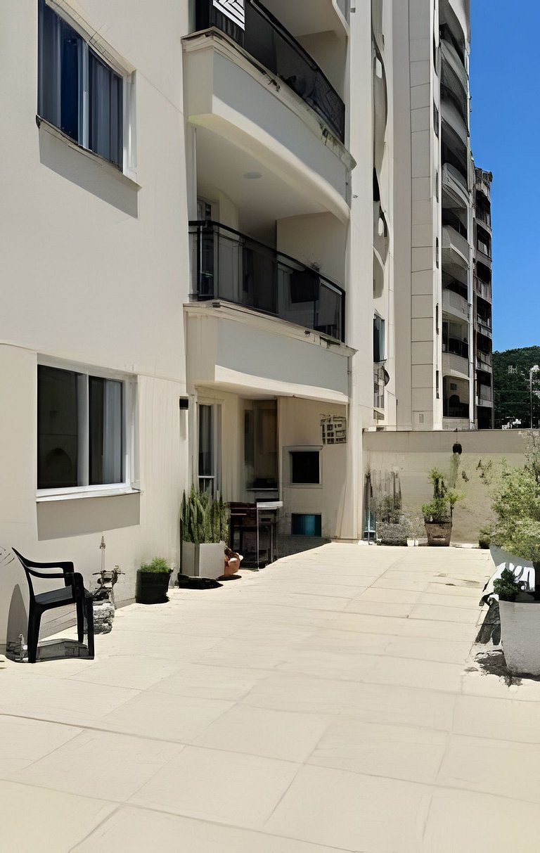 02 Dorm. Sacada com Churrasqueira e Vista para BC