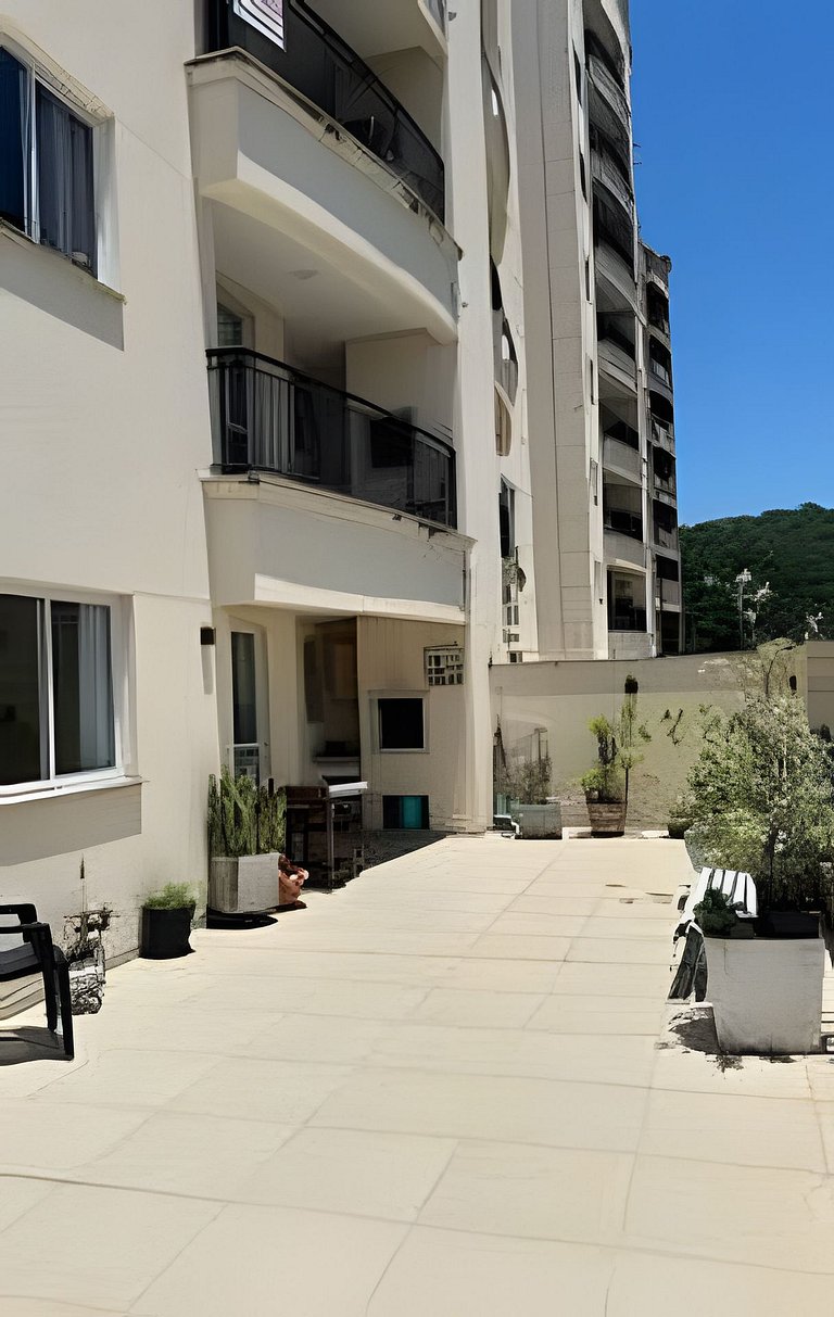 02 Dorm. Sacada com Churrasqueira e Vista para BC