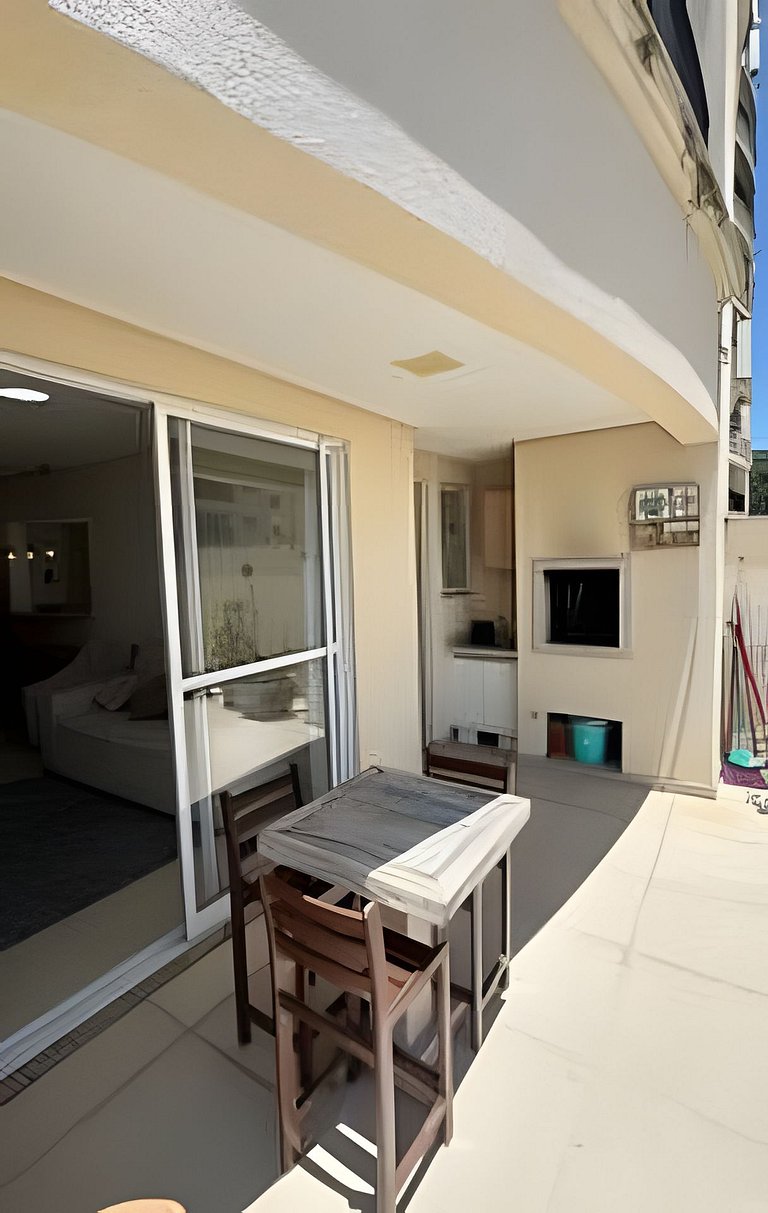 02 Dorm. Sacada com Churrasqueira e Vista para BC
