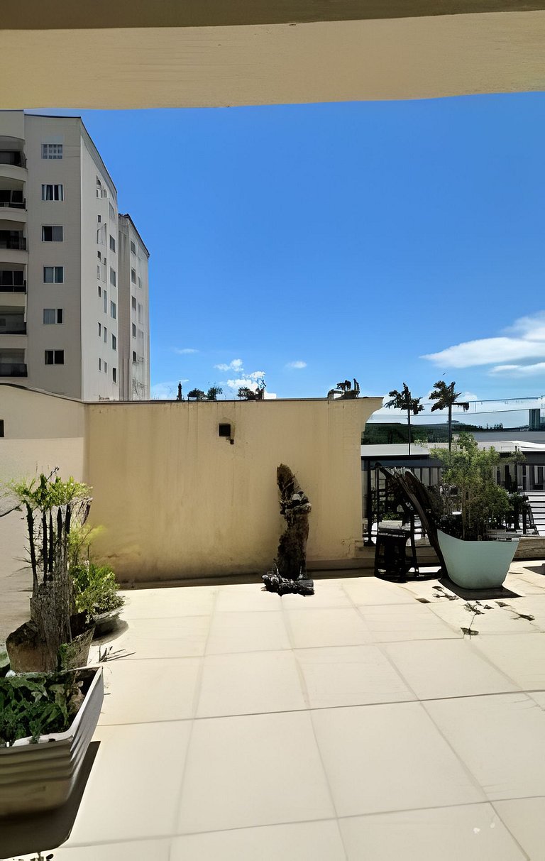 02 Dorm. Sacada com Churrasqueira e Vista para BC