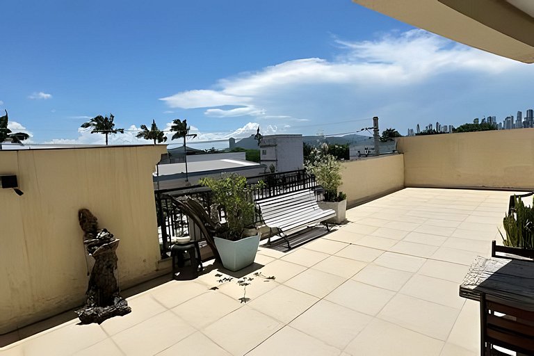 02 Dorm. Sacada com Churrasqueira e Vista para BC