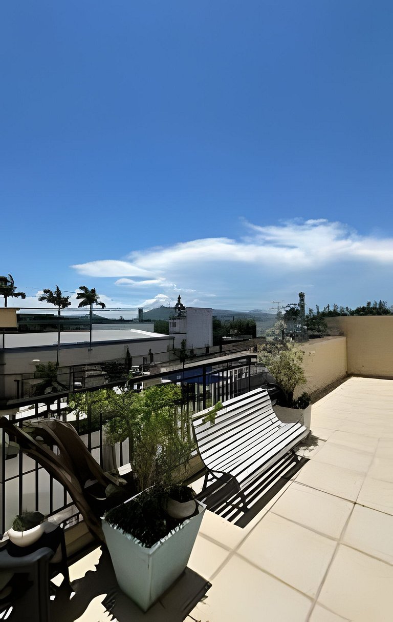 02 Dorm. Sacada com Churrasqueira e Vista para BC
