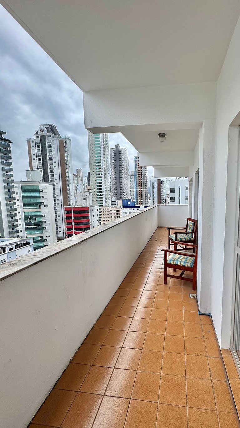 2 Dorm. Sacada com Vista Mar