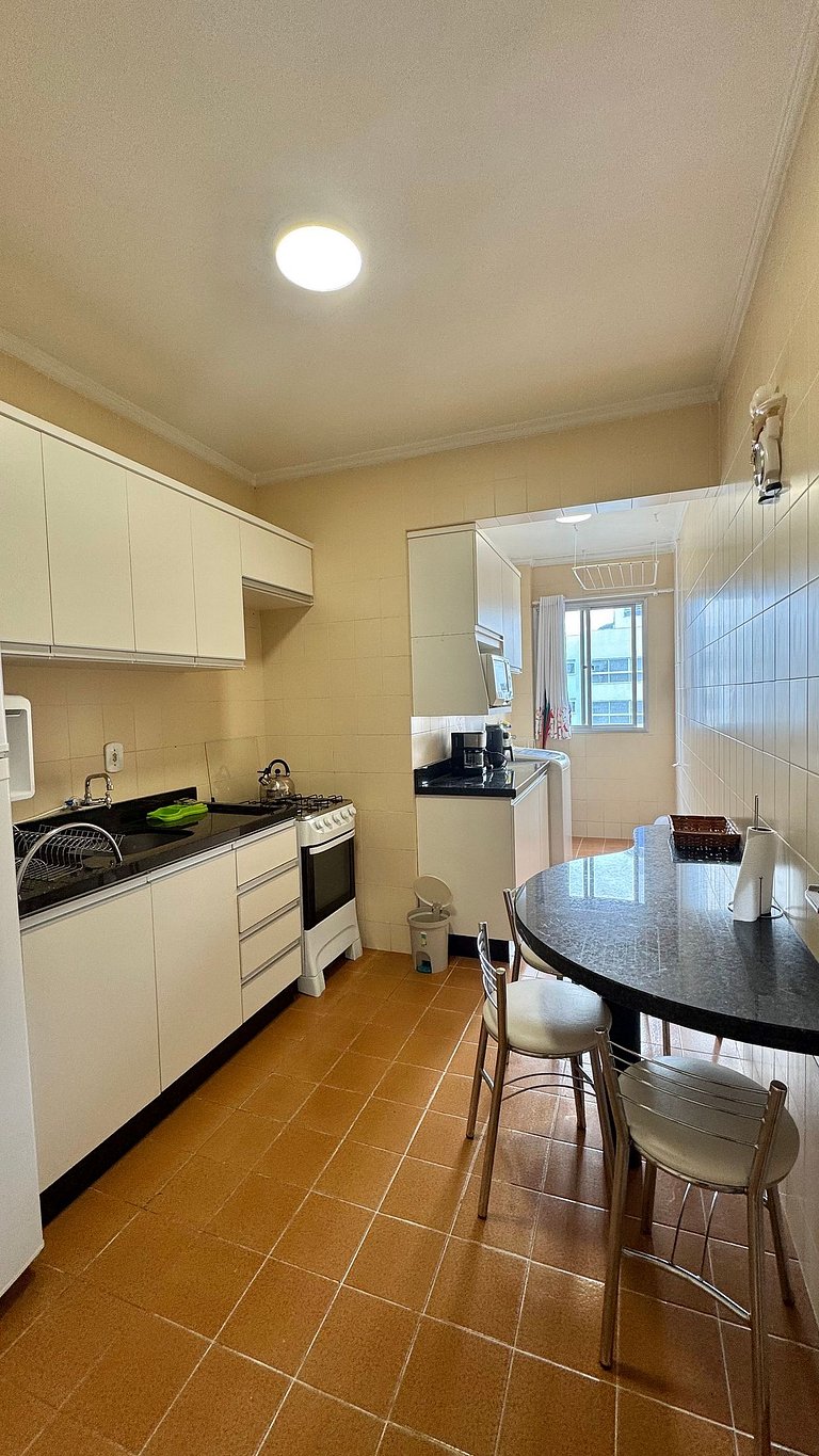 2 Dorm. Sacada com Vista Mar