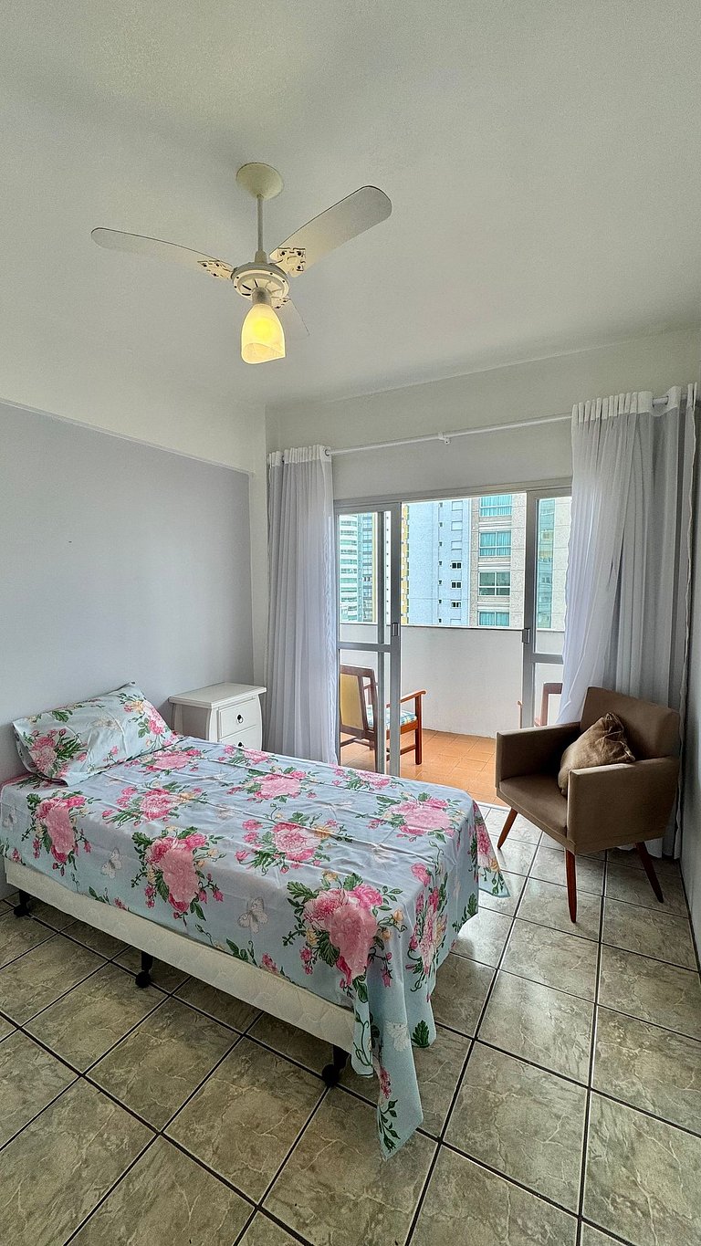 2 Dorm. Sacada com Vista Mar