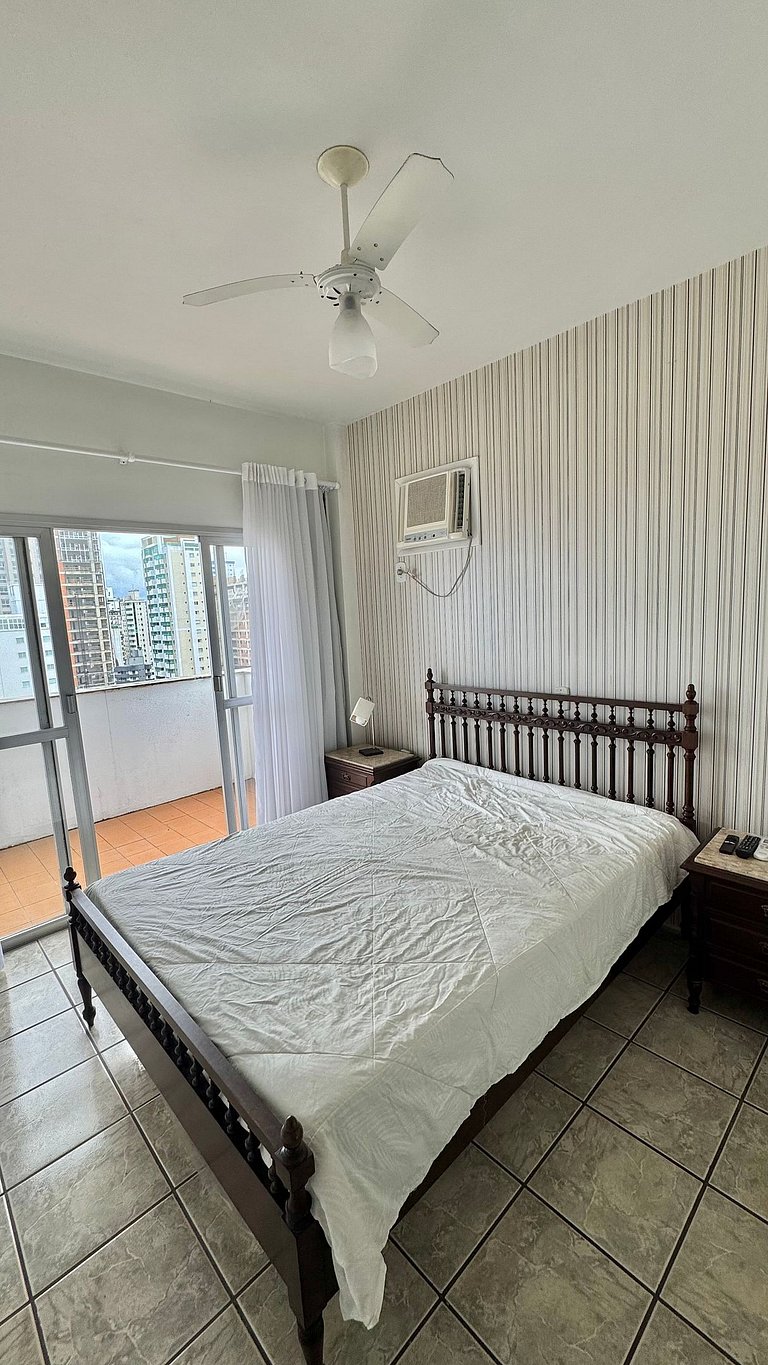2 Dorm. Sacada com Vista Mar