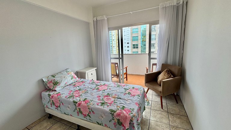 2 Dorm. Sacada com Vista Mar