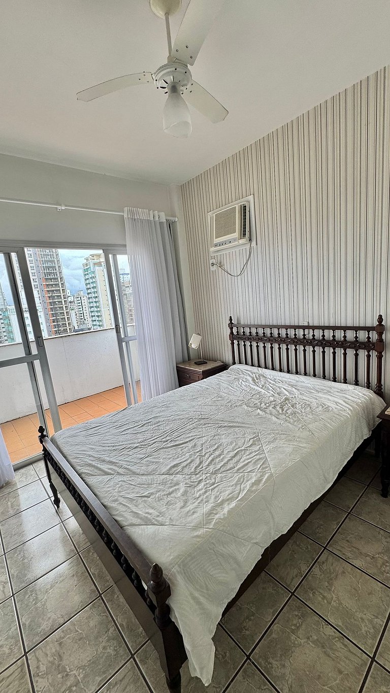 2 Dorm. Sacada com Vista Mar