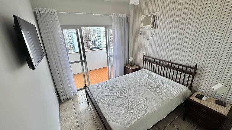 2 Dorm. Sacada com Vista Mar