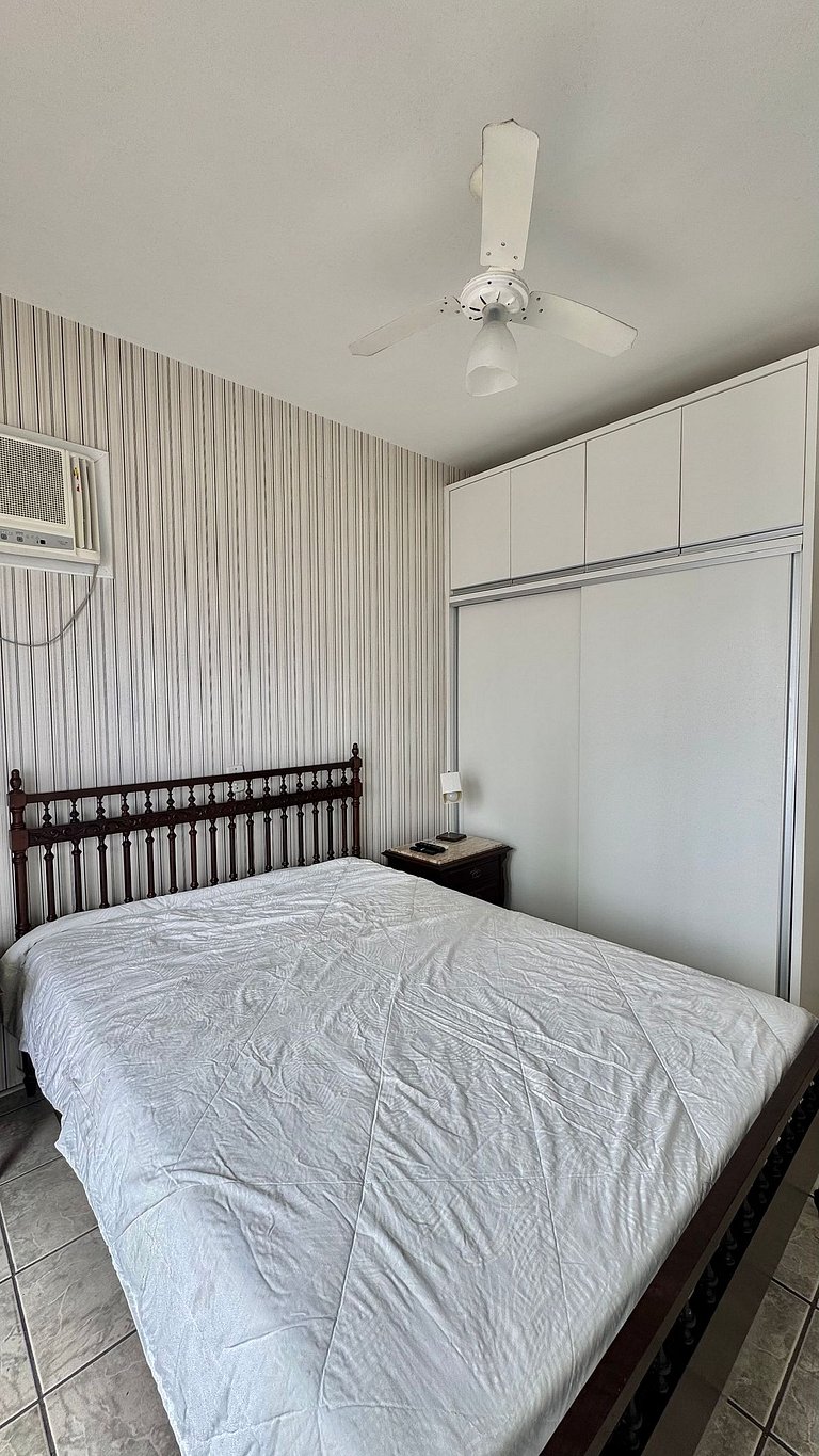 2 Dorm. Sacada com Vista Mar