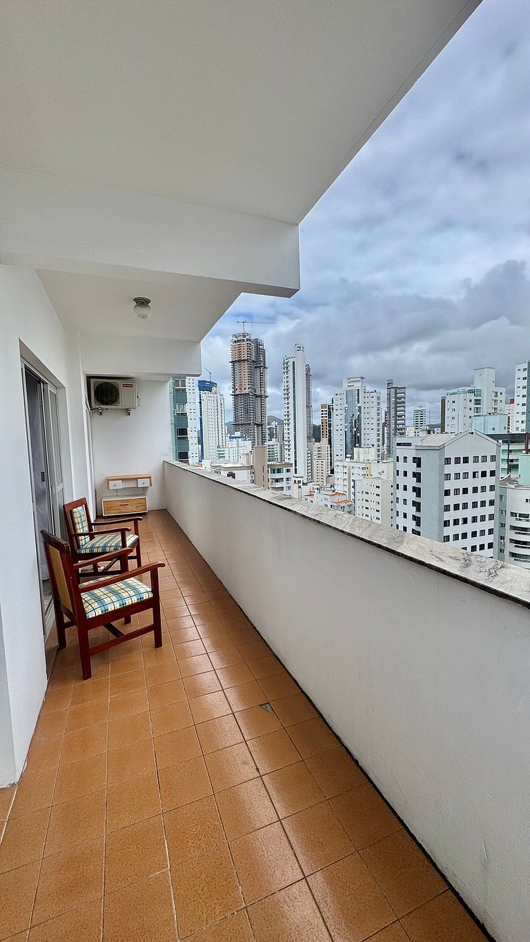 2 Dorm. Sacada com Vista Mar