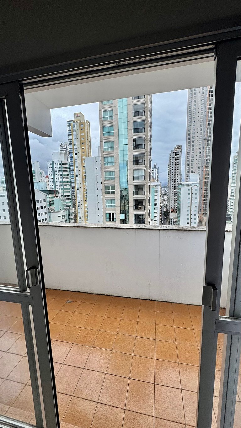 2 Dorm. Sacada com Vista Mar