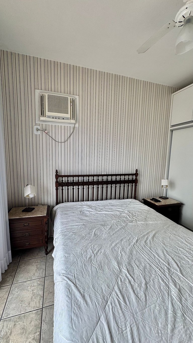 2 Dorm. Sacada com Vista Mar