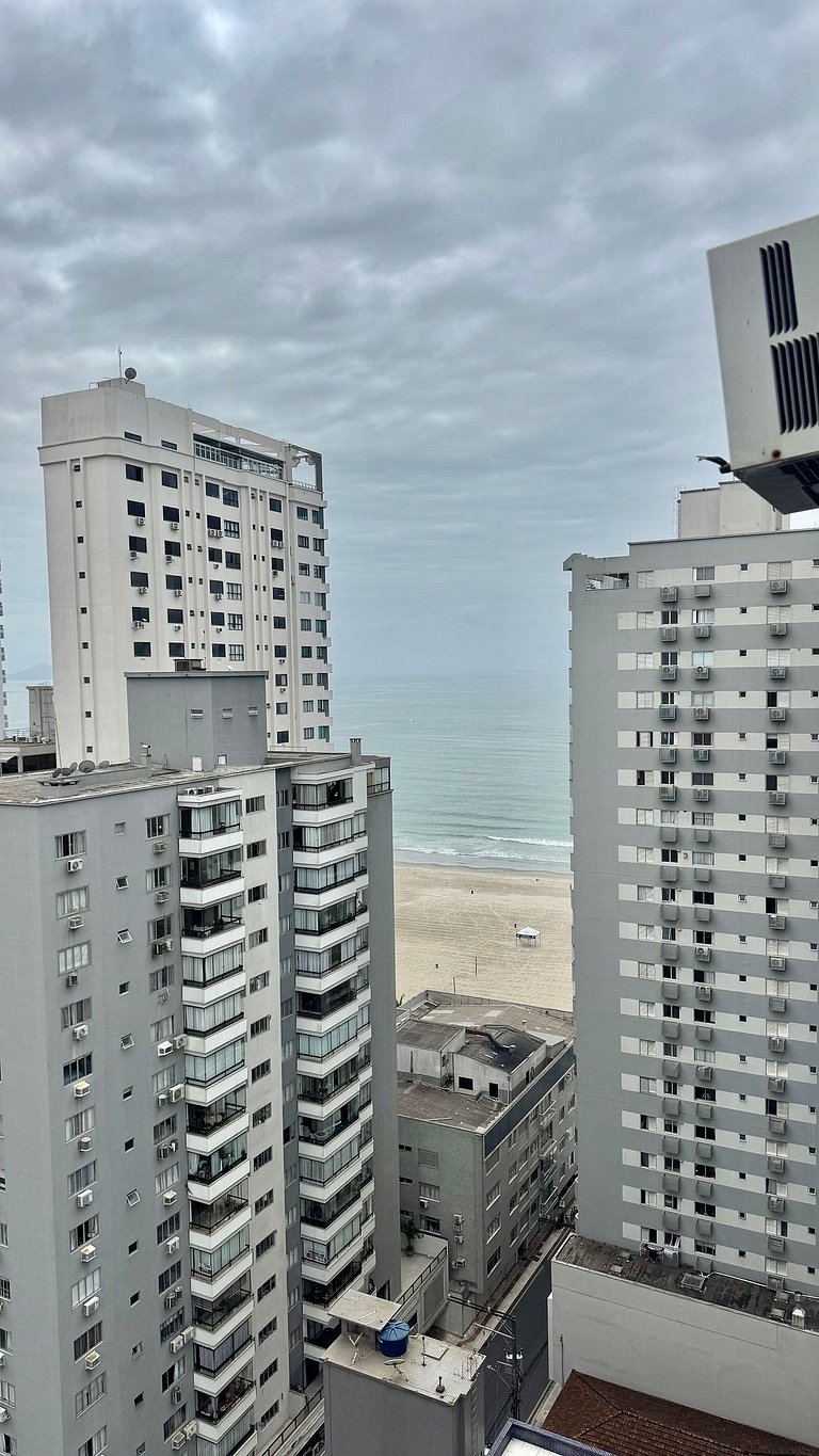 2 Dorm. Sacada com Vista Mar