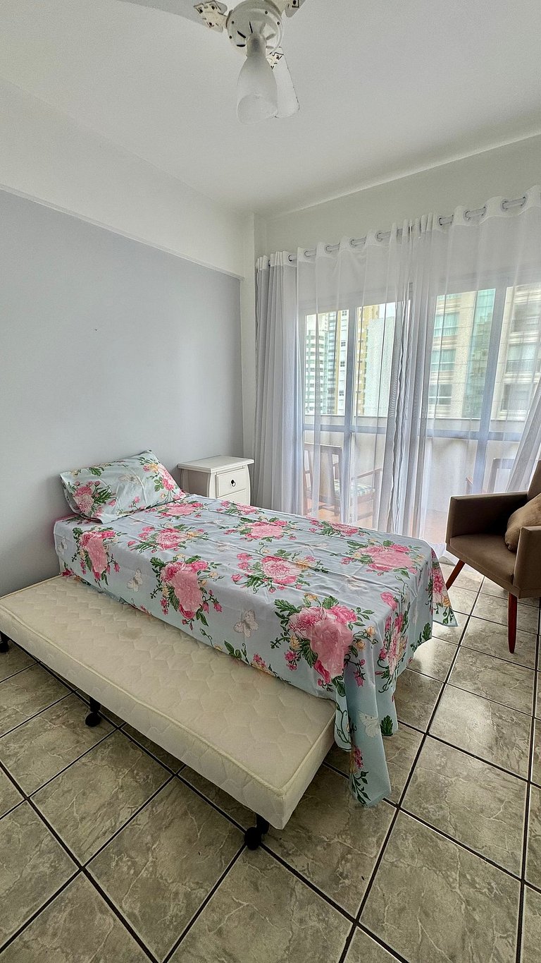 2 Dorm. Sacada com Vista Mar